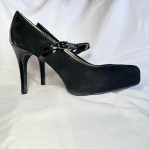 Worthington, Black Suede and Patent Leather Platform Pumps. Size 10